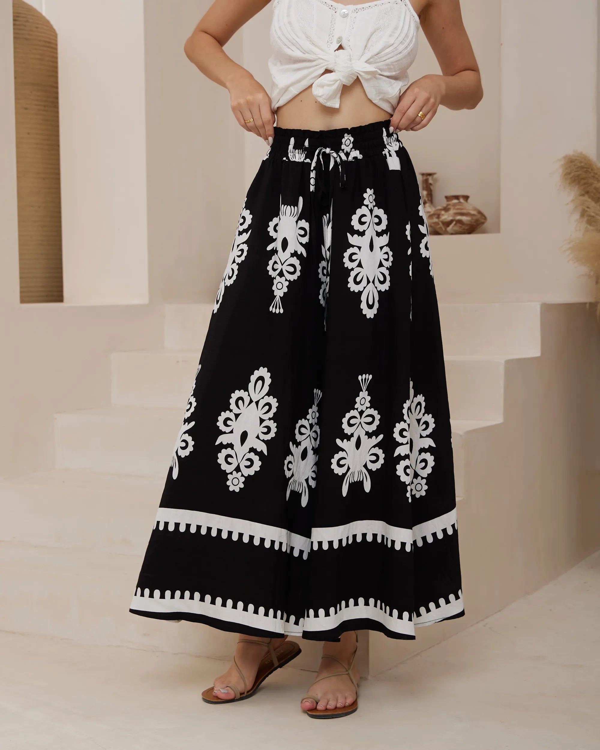 Black Print Wide-Leg Pants – Relaxed Fit