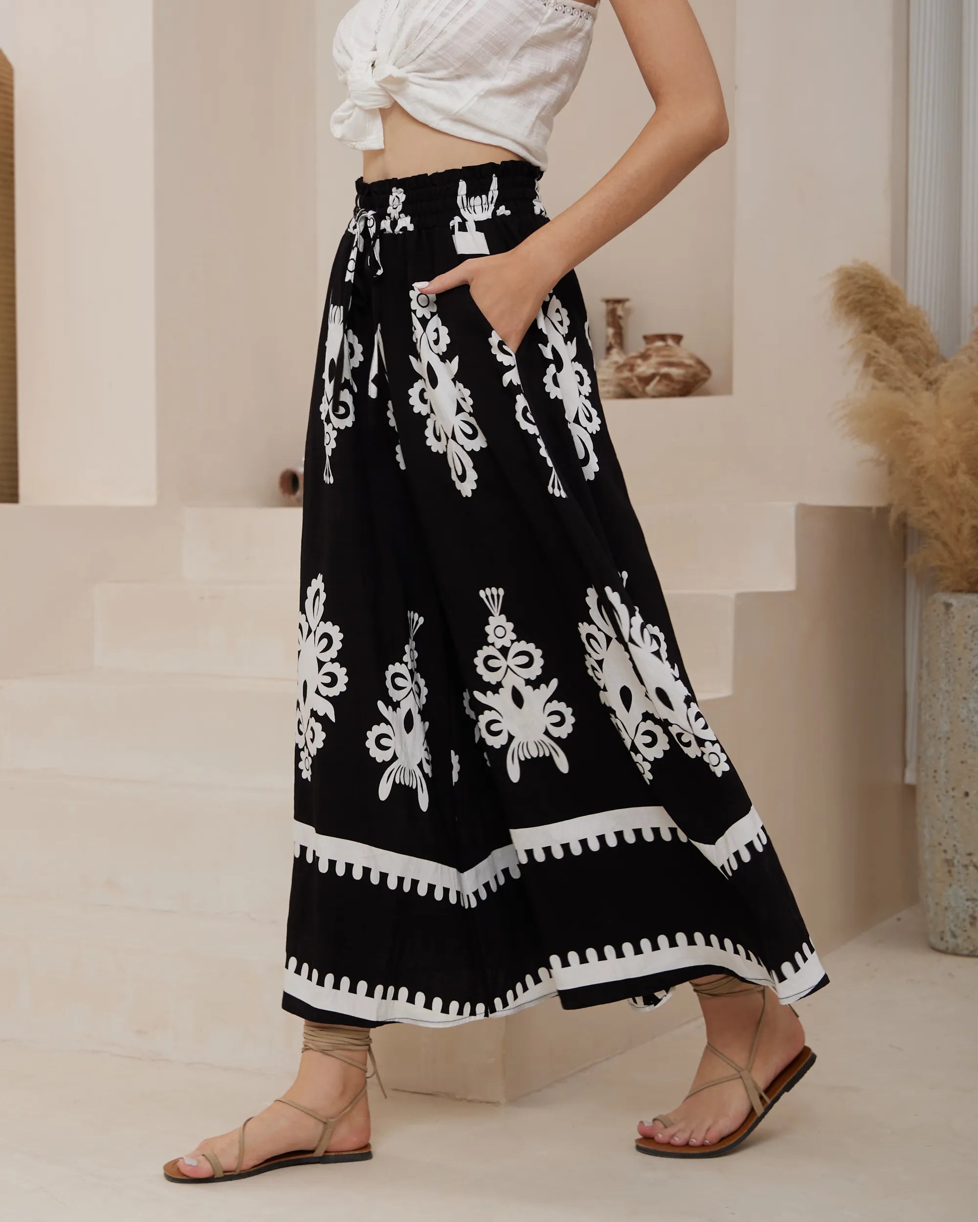 Black Print Wide-Leg Pants – Relaxed Fit