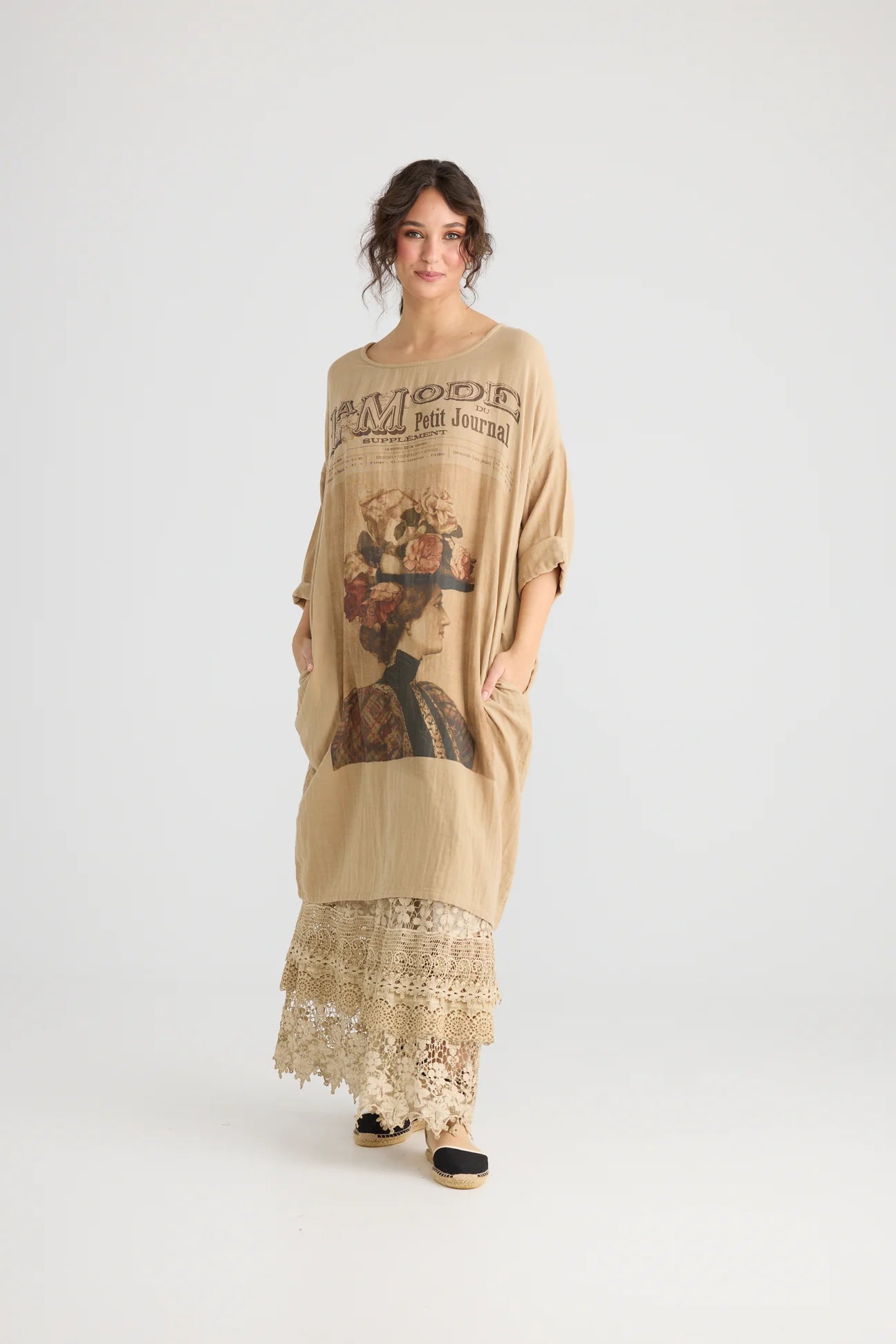 Miss Darjeeling Long cotton dress. Moody Taupe.