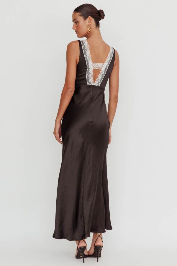 Vienna Lace Trim Gown – Oyster | Black